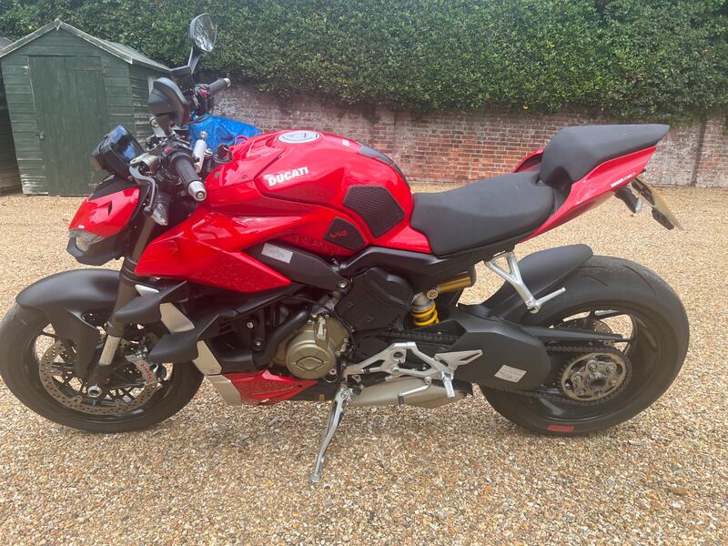 DUCATI STREETFIGHTER V4