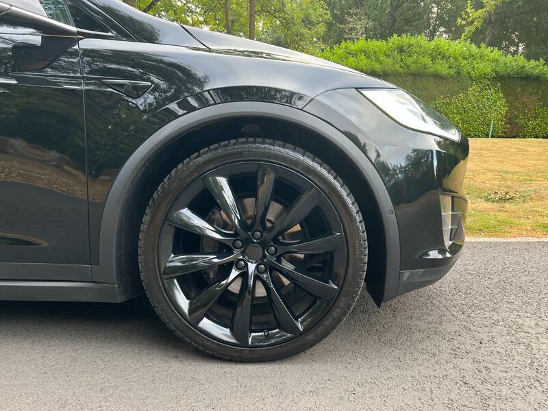 TESLA MODEL X