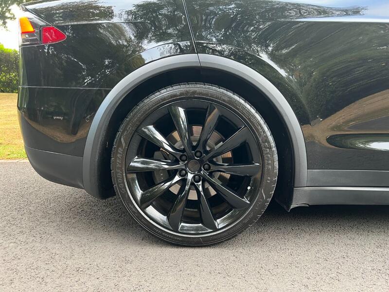 TESLA MODEL X