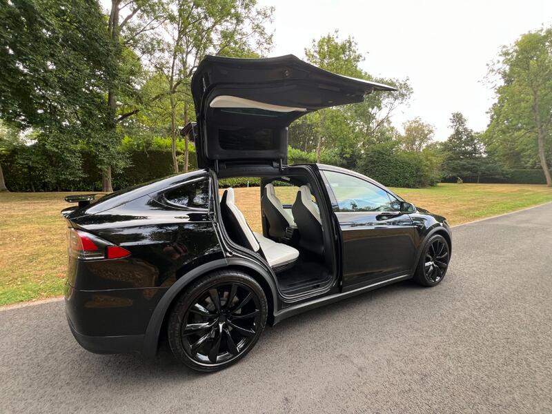 TESLA MODEL X