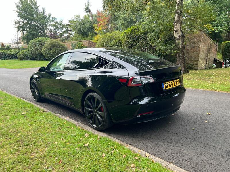 TESLA MODEL 3